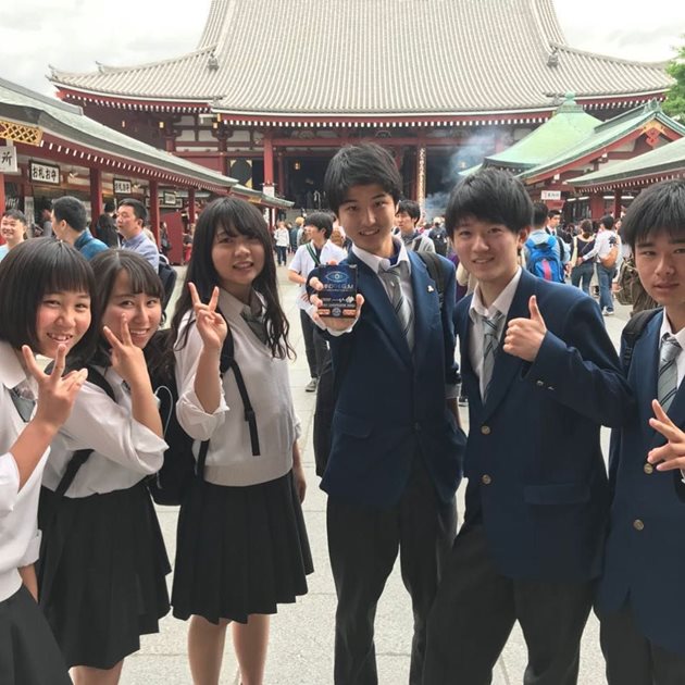 Дъвката е популярна и сред азиатските студенти.