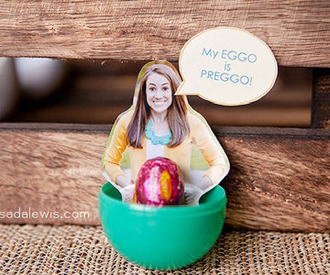 Ваша снимка в пластмасово яйце. За корем се използва шоколадово яйце. СНИМКА: Sada Lewis Photography