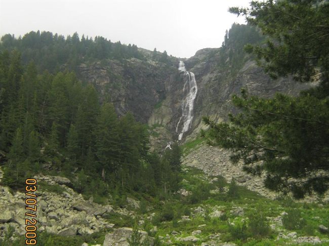 Скакавишкият водопад в Рила е един от 300-те най-високи водопади в България. Това е едно прекрасно място, което си заслужава да се види.
Деница Здравкова, 16 год., Кюстендил
[den4et@abv.bg]