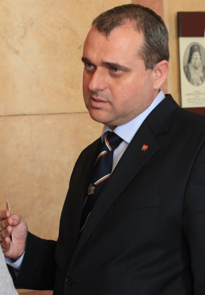 Зам.- председателят на ВМРО Искрен Веселинов.
