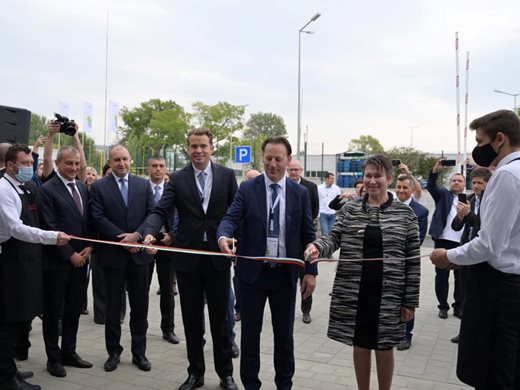 Президентът, министърът на икономиката и посланик откриха немска фабрика в Благоевград