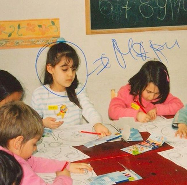 Една от първите снимки на Мари в училище