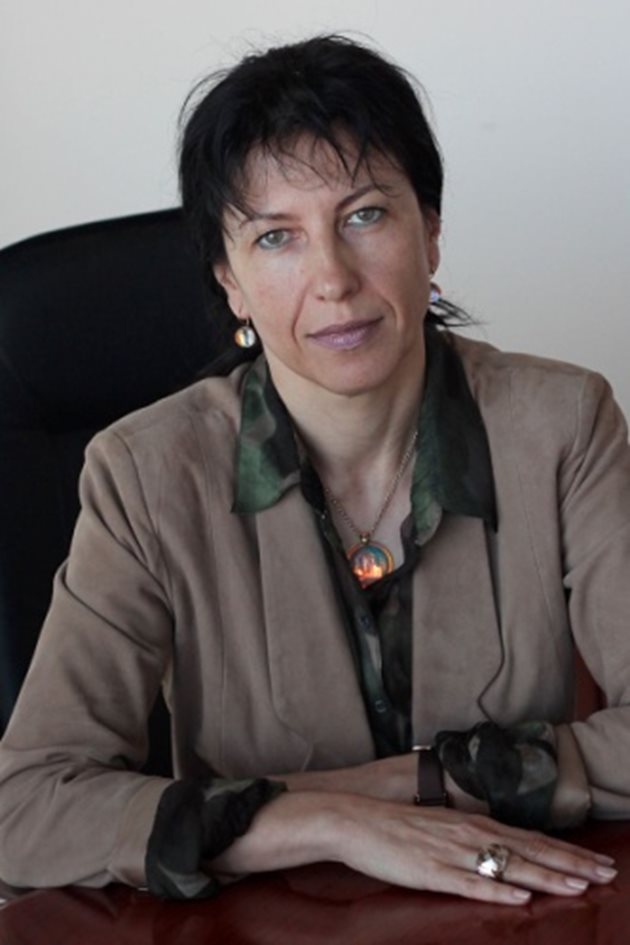 Десислава Любенова ДН, създател и управляващ директор на “СБАЛ- Гръбначен център“ АД