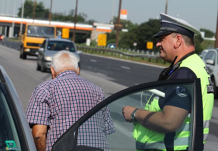 Темата за възрастните шофьори и за допълнителни прегледи за тях отново се обсъжда.