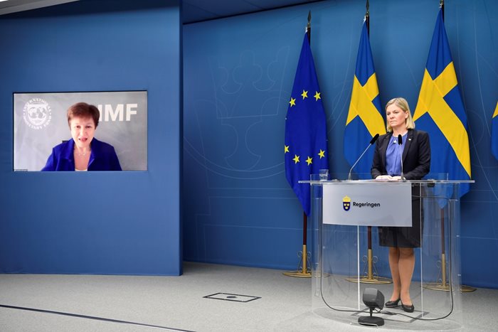 Шведският финансов министър Магдалена Андерсон говори на онлайн пресконференция задно с Кристалина Георгиева СНИМКА: Ройтерс