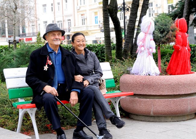Световният режисьор и съпругата му се любуваха м.г. на голяма мартеница в Пловдив.