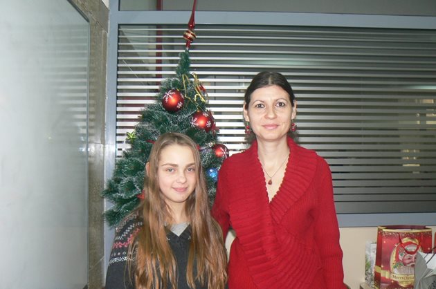 Поли Петрова с нейната учителка Ралица Карлова