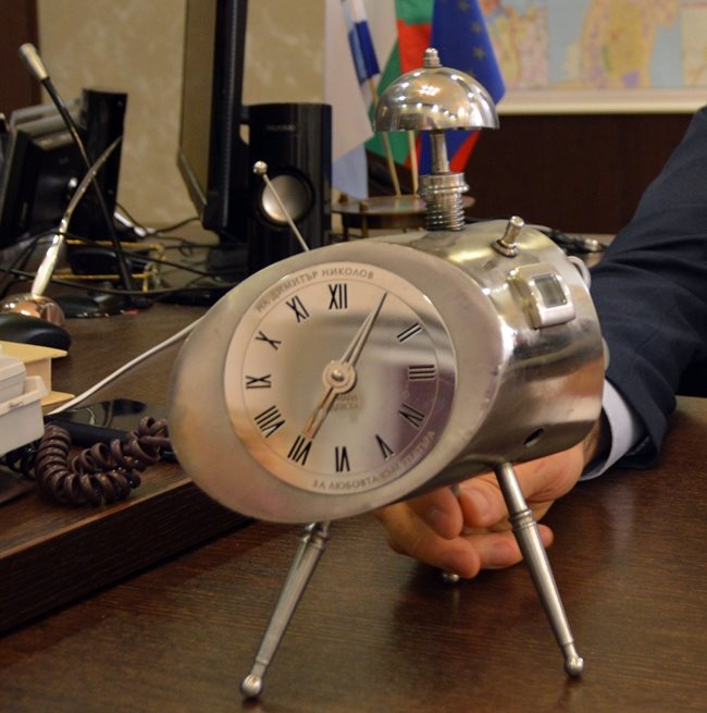 Ръчно изработен часовник по дизайн на Иван Славов
