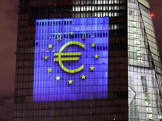 ЕЦБ заседава в Атина. Ще запази ли лихвите след 10 поредни увеличения?