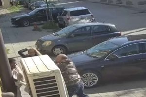 Появи се по-подробно видео от конфликта на журналиста Димитър Стоянов с данъчния, вижте го