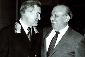 Тодор Живков с новоназначения посланик на СССР Виктор Шарапов