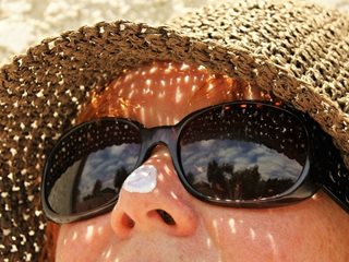 Кожата ни брои часовете на слънце - след 12 000 активира аларма за рак