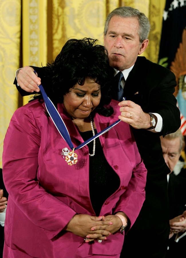 През 2005 г. президентът Джордж Буш удостои Арета Франклин с Медала на свободата.