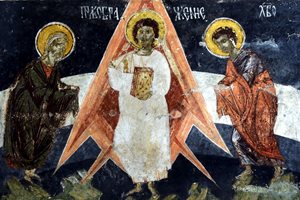В това изображение на Иисус Христос в църквата на село Добърско мнозина виждат формите на космическа ракета. 