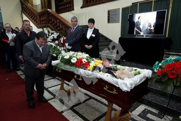 Наим на погребението на треньора Иван Абаджиев