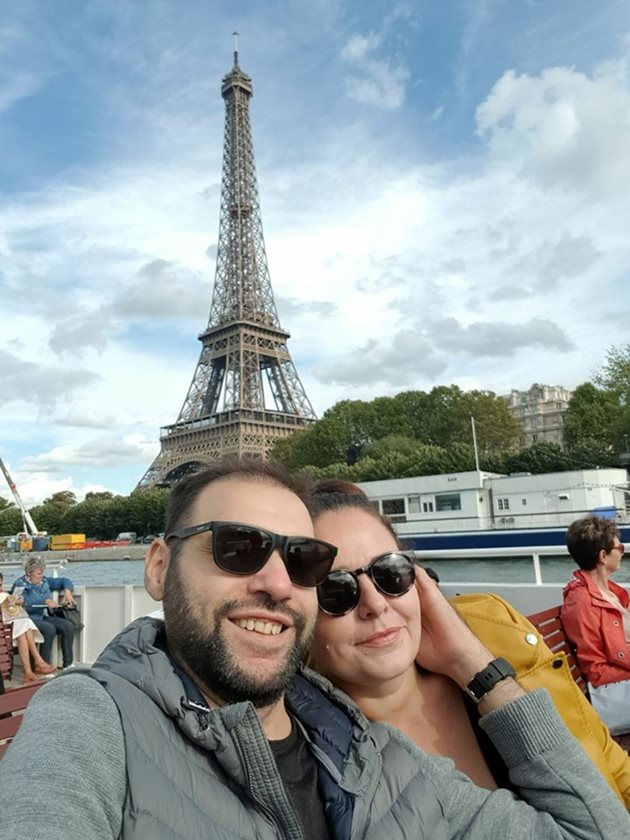 Със съпругата си в Париж