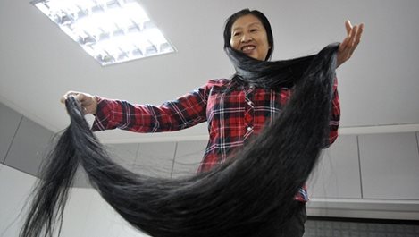 Китайската Рапунцел показа 3-метровата си коса