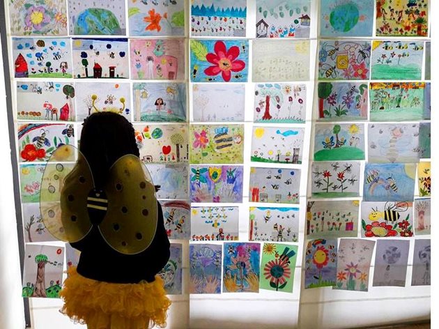 През 2017 г. Пчеларско сдружение Бургас, макар и още нерегистрирано, организира конкурс за детска рисунка на тема "Земята, пчелите и хората". Има над 500 участници!