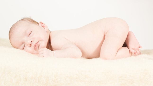 Какво виждат бебетата през първите 3 месеца от живота си?