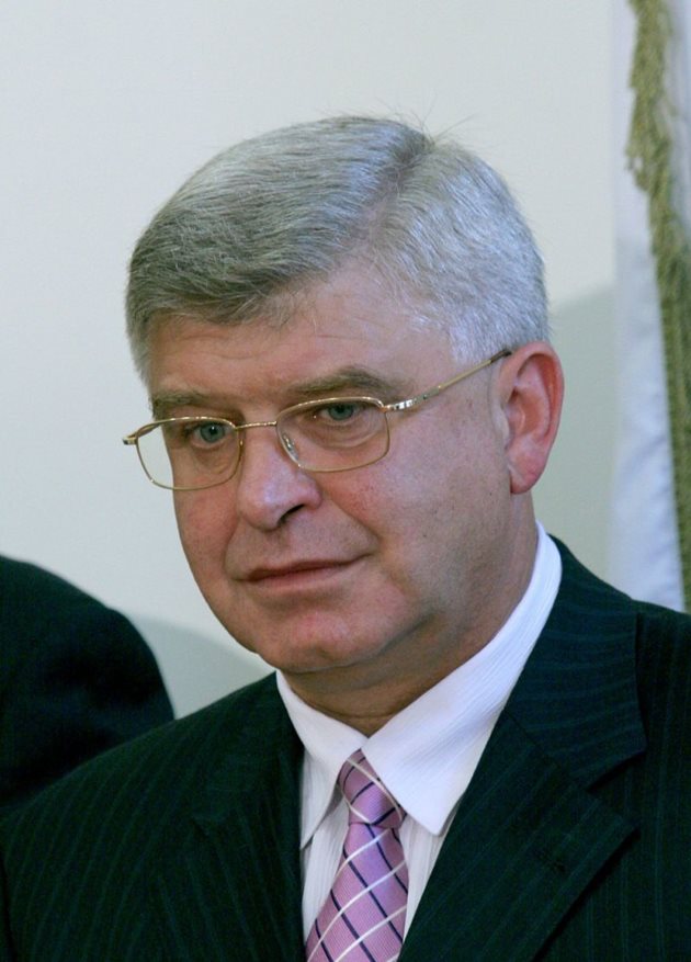 Министър Кирил Ананиев. Снимки: Архив
