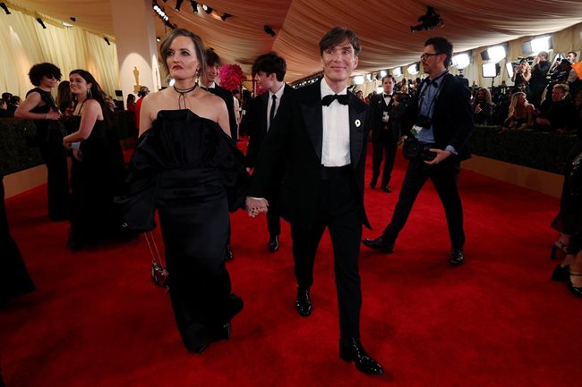 Актьорът и жена му Ивон Макгинес преди началото на “Оскарите”.

СНИМКИ: РОЙТЕРС