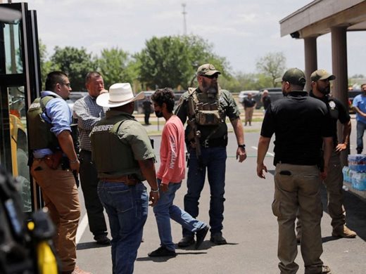 18-годишен разстреля 14 ученици и учителка в Тексас (ВИДЕО)
