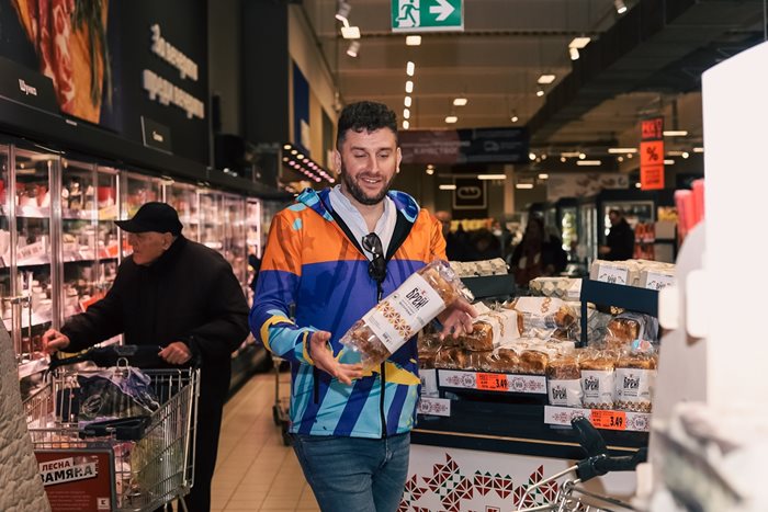 „От доста време се доверявам на всички продукти „Брей“ и знам, че няма да бъда подведен“, призна Толик, който освен всичко има и популярен кулинарен блог. СНИМКИ: ГЕОРГИ КЮРПАНОВ