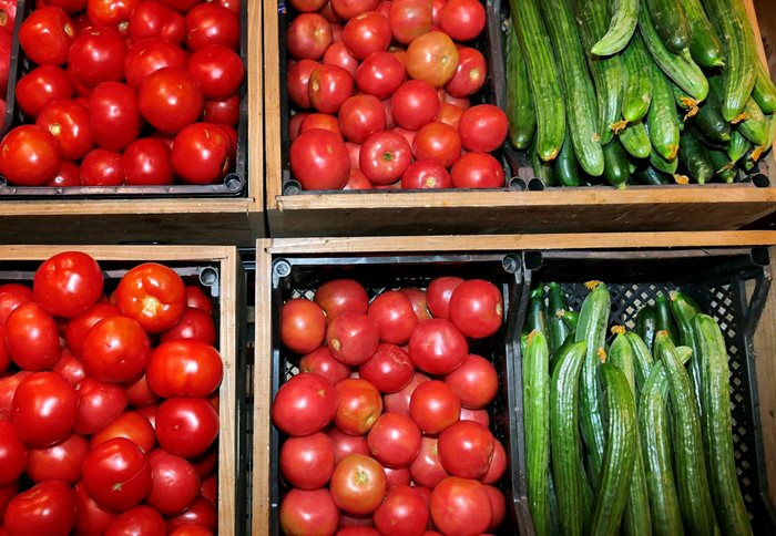Оранжерийните домати струват 2,22 лв./кг, докато краставиците - 2,45
