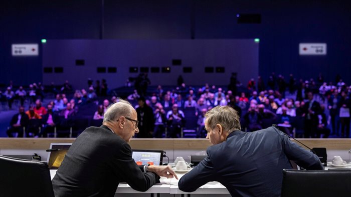 Председателят на Надзорния съвет на Volkswagen Group Ханс-Дитер Пьотш (вляво) и главният изпълнителен директор на компанията Оливер Блуме. Снимка: Volkswagen