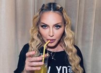 Фенове съдят Мадона заради закъснял концерт