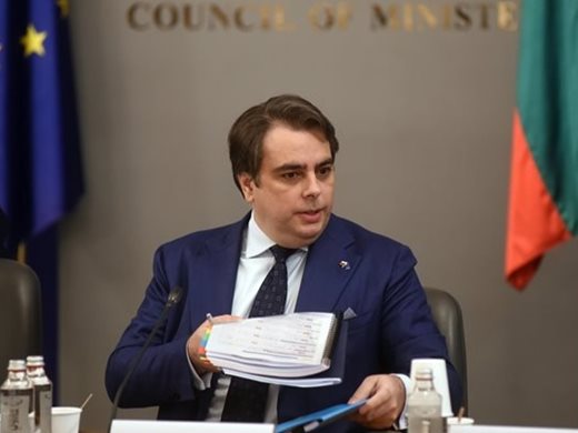 Асен Василев: Няма да вдигаме данъци, очакваме икономическата среда да си остане същата