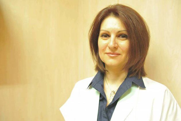 Доц. Елена Викентиева  е клиничен имунолог  във ВМА