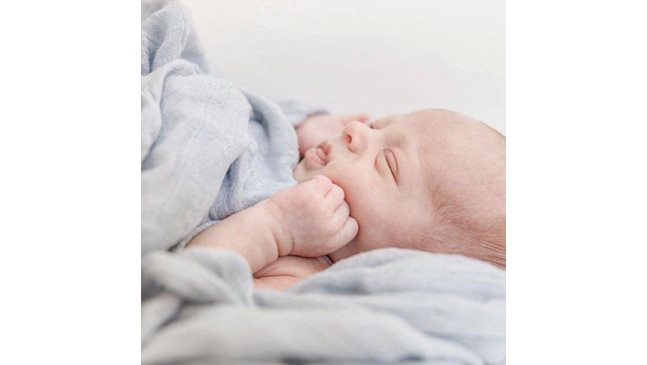 Уморяват ли се бебетата от прекаленото внимание?