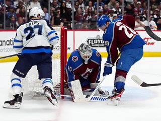 Александър Георгиев с нова победа в плейофите на НХЛ, Овечкин приключи