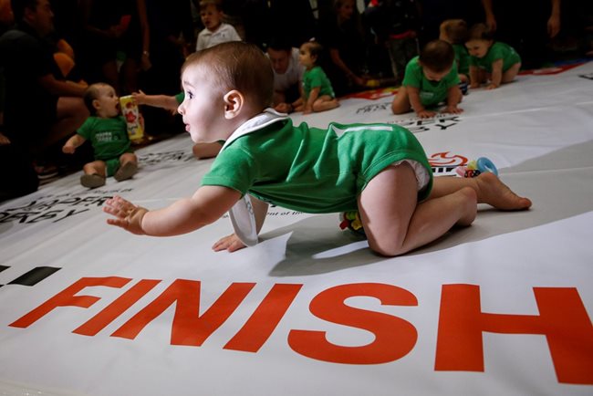 В Ню Йорк се проведе състезание за бебета. Снимки: Ройтерс