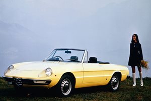 Ретроколите, като тази Alfa Romeo Spider от 1967 г., също може да пострадат от застоялото с месеци гориво в резервоара.