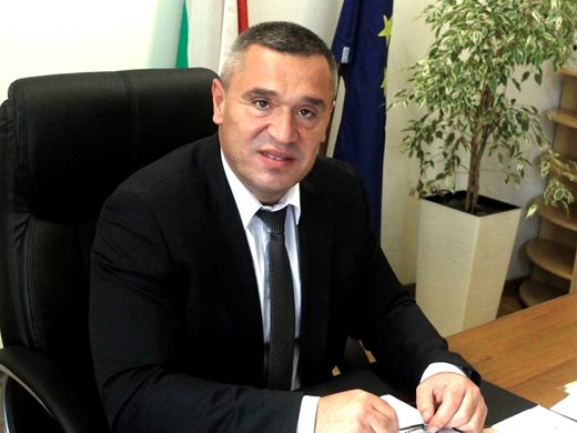 Служебният земеделски министър Георги Тахов  положи клетва пред парламента