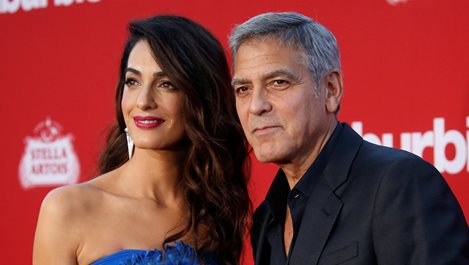 Джордж Клуни мина по червения килим с  тъща си (Снимки)