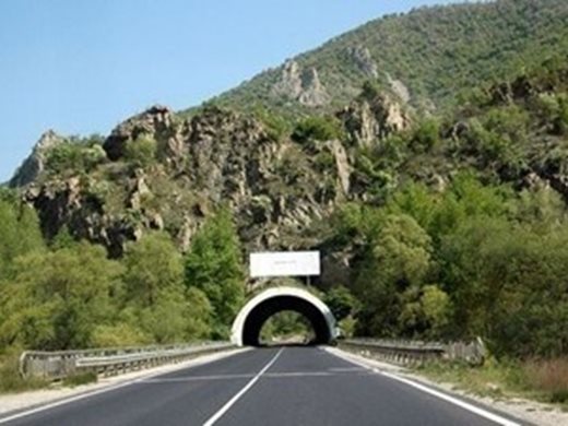 Изграждат 1,4 км от АМ "Струма" след тунел „Железница“ в посока Крупник