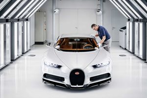 Колко време отнема боядисването на едно Bugatti