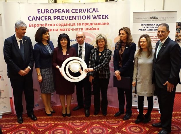 Онколози, специалисти, предаставители на организации и министри присъстваха на откриването на Европейската седмица за предпазване от рак на маточната шийка днес в Народното събрание  СНИМКА: Десислава Кулелиева