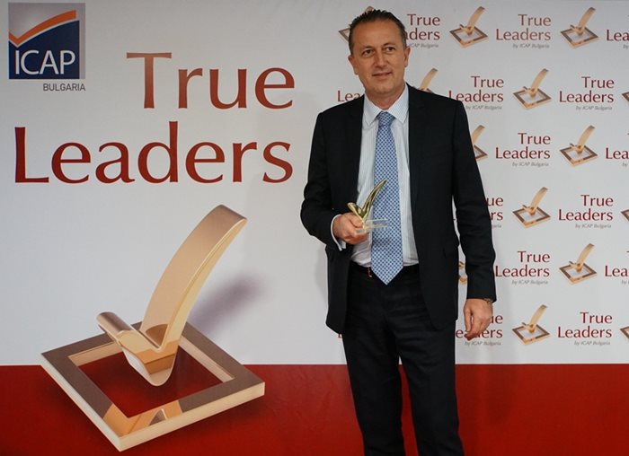 Атанас Фурнаджиев, управител на "Мото-Пфое", отличена с наградата TRUE LEADERS за 2016 г. Снимки: Десислава Кулелиева