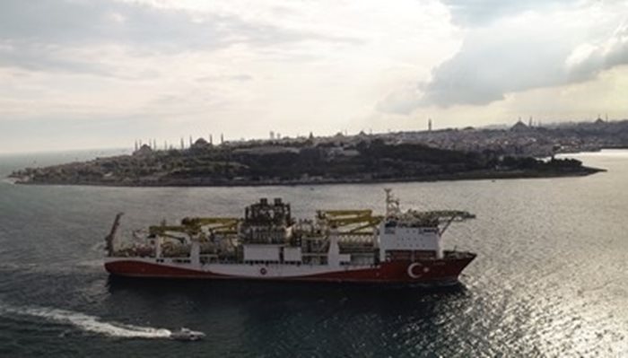От днес турският сондажен кораб „Фатих“ започва проучвания за нефт морския участък „Туна - 1“ в Черно море СНИМКА: Ройтерс