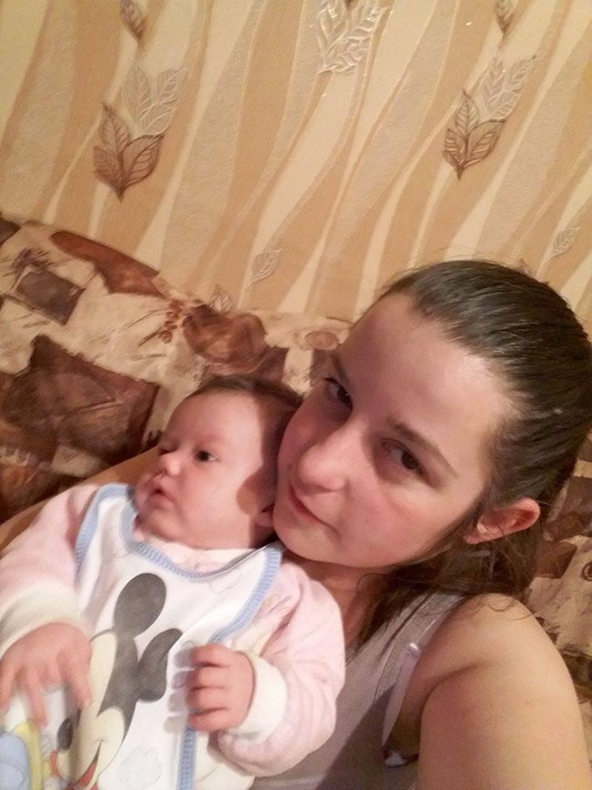 Енка Миленкова и бебе Виктория