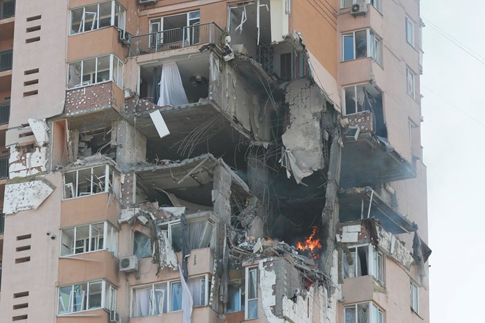 Сграда в Киев след нападението на Русия
СНИМКА: Ройтерс

