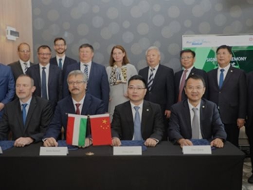 Китай и Унгария подписаха сделка за доставка на локомотиви