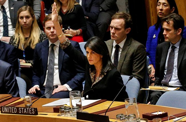 Ники Хейли гласува в Съвета за сигурност на ООН. СНИМКИ: РОЙТЕРС И АРХИВ