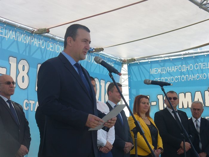Зам.-министърът на земеделието и храните Атанас Добрев съобщи интересни факти за развитието на машинния парк в българското земеделие.
