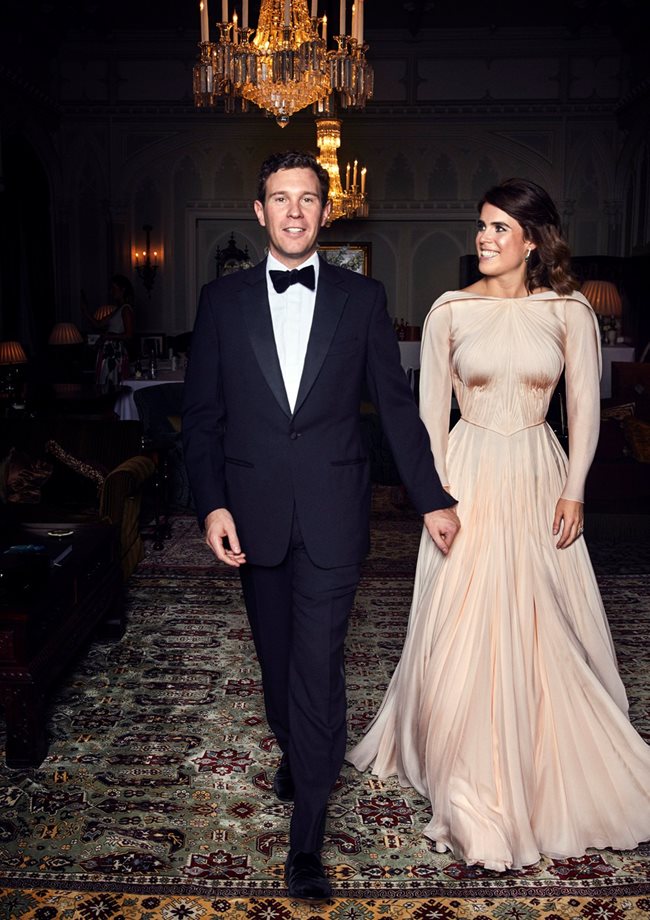 Принцеса Юджини и съпругът й са във вечерно облекло на път за сватбения прием