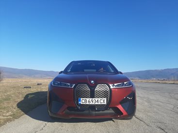 Тест на BMW iX - гост от бъдещето!